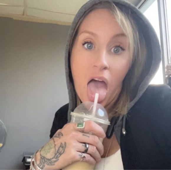 Meet your Posher, Stephanie - Picture 1 of 1